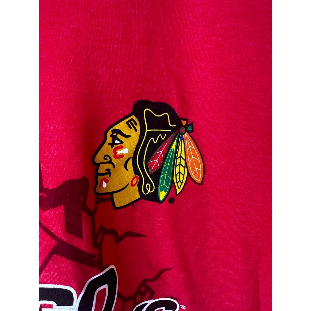 *NEW* Medium Red NHL Chicago Blackhawks T-Shirt - Picture 4 of 4